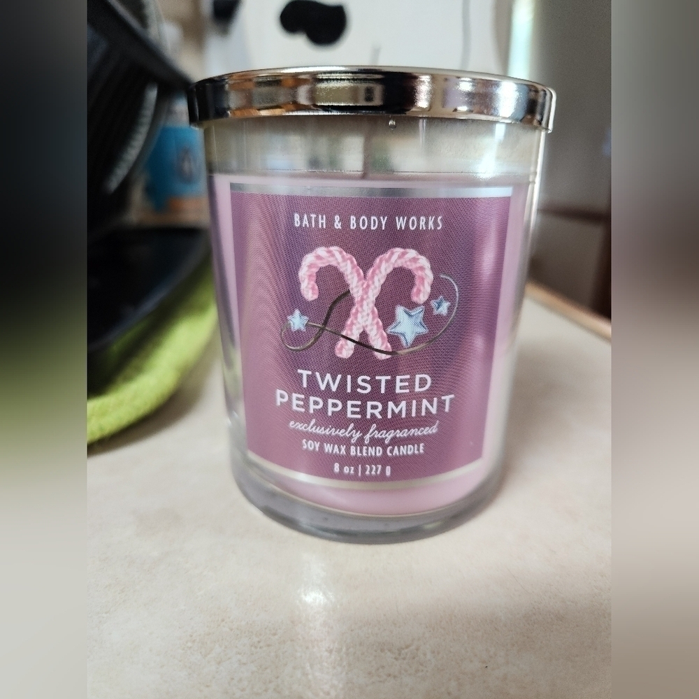 Bath and body single wick candle twisted peppermint
